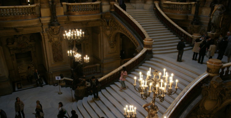 vestibulo y escalera de la opera de paris
